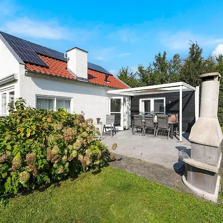 Hébergement de vacances Ruim Vakantiehuis Met Sauna En Buitenspa In Ouddorp
