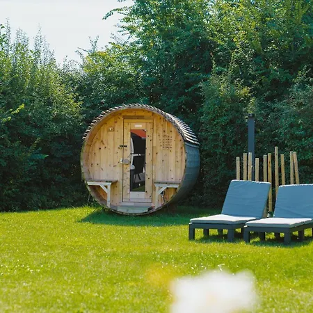 Ruim Vakantiehuis Met Sauna En Buitenspa In Ouddorp Hébergement de vacances *