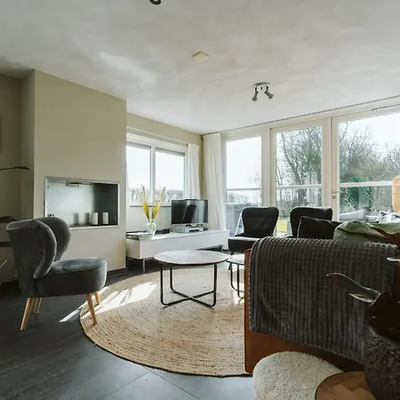Ruim Vakantiehuis Met Sauna En Buitenspa In Ouddorp Hébergement de vacances Ouddorp