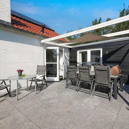 Ruim Vakantiehuis Met Sauna En Buitenspa In Ouddorp *